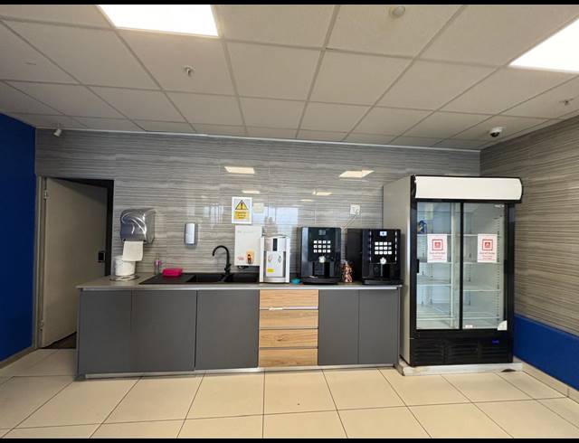 1,660M² OFFICE TO LET IN FORESHORE